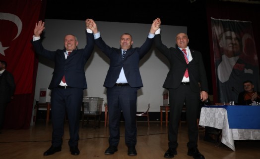 CHP Foça'da kongre heyecanı yaşandı: Kıran kırana yarışta kazanan belli oldu