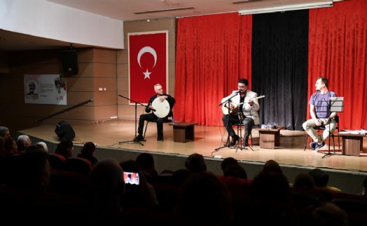 Çiğli'de şiir ve türkü rüzgarı esti: Sanat ve edebiyat buluşması