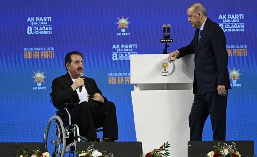 Erdoğan, İbrahim Tatlıses ile birlikte dakikalarca şarkı söyledi, 'adaylık' sinyali verdi