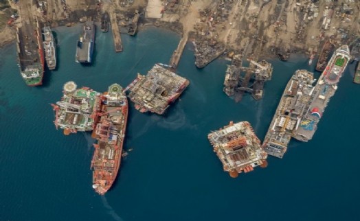 Zehir saçan tesise dava: Aliağa'da ÇED'siz gemi sökümüne izin vermeyeceğiz