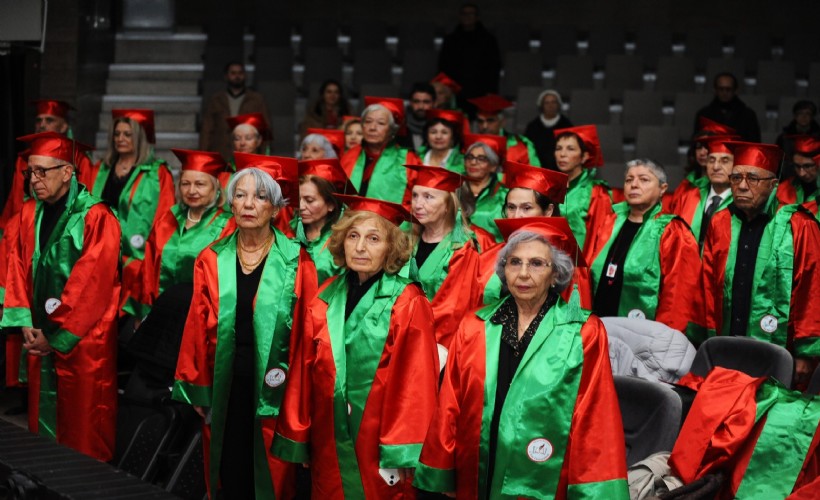 Karşıyaka’da 3. Yaş Üniversitesi’nde mezuniyet coşkusu