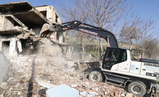 Konak'ın kent dokusu değişiyor: 9 ayda 92 metruk bina yıkıldı
