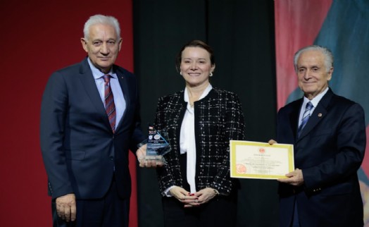 Konak'ta vefa gecesi: Spora emek verenler ödüllendirildi