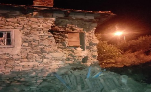 6,1'lik deprem Manisa'da 83 yapıyı etkilendi!