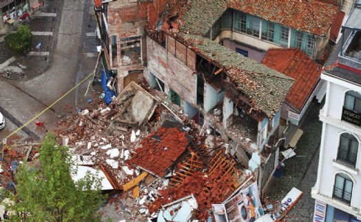 6.1'lik depremin boyutu gün ağarınca ortaya çıktı!