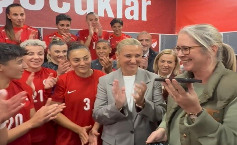 AK Parti'li Çankırı, Erdoğan'ı kadın millilerle görüştürdü