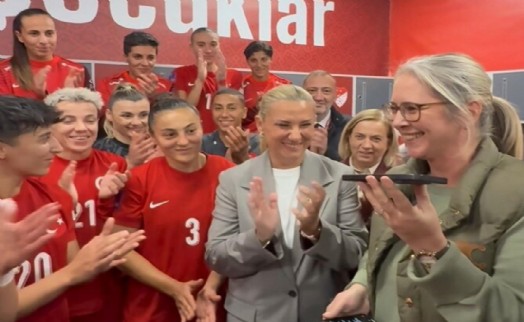 AK Parti'li Çankırı, Erdoğan'ı kadın millilerle görüştürdü