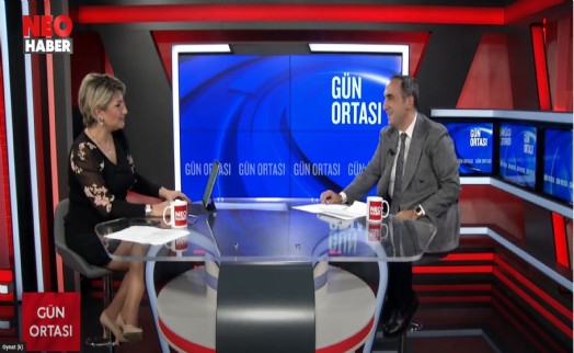 AK Partili Sarman'dan Tugay'a çok sert eleştiriler! İzmir'in göbeğinde panolar, enkaz, sessizlik!