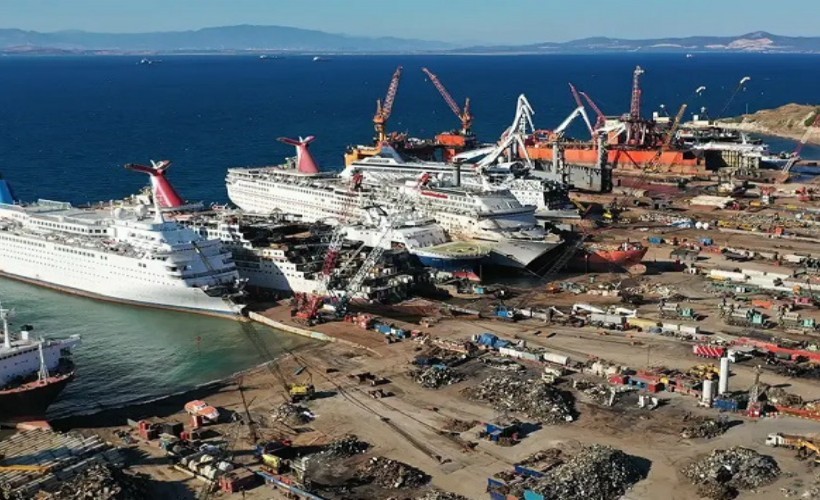 Aliağa Gemi Söküm Bölgesi'nde acı kayıp! Metrelerce yüksekten düştü