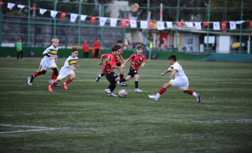 Atatürk’ün çocukları Cumhuriyet Kupası için sahaya çıktı