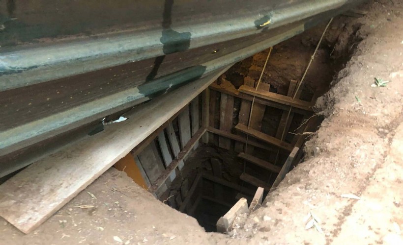 Bahçesinde kaçak tarihi eser kazısı yaparken suçüstü yakalandı