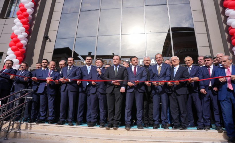 Bakan Tunç İzmir'de hem temel attı hem de adalet sarayı açtı