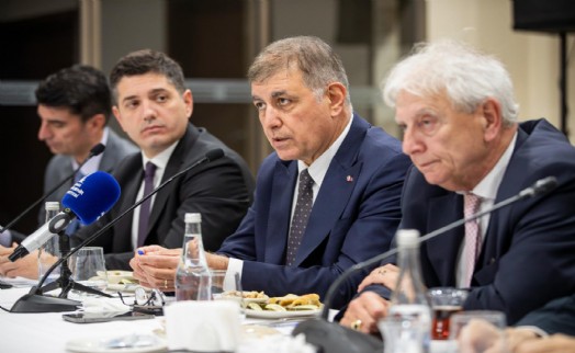 Başkan Tugay'dan DSİ'ye sert çıkış: Sadece Gördes yapılmış, o da su tutmuyor