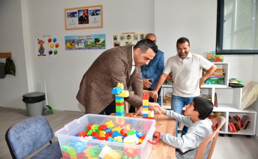 Başkan Yıldız'dan miniklere halı saha sözü