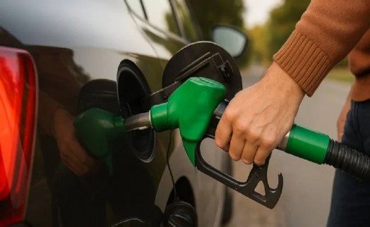 Benzine zam resmi tatile takıldı!