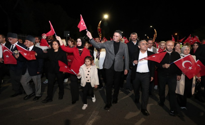 Binlerce Aliağalı Cumhuriyet Kortejinde buluştu