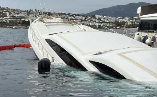 Bodrum'da lüks yat sulara gömüldü!