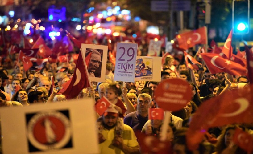 Bornova’da Cumhuriyet Bayramı’na coşkulu kutlama