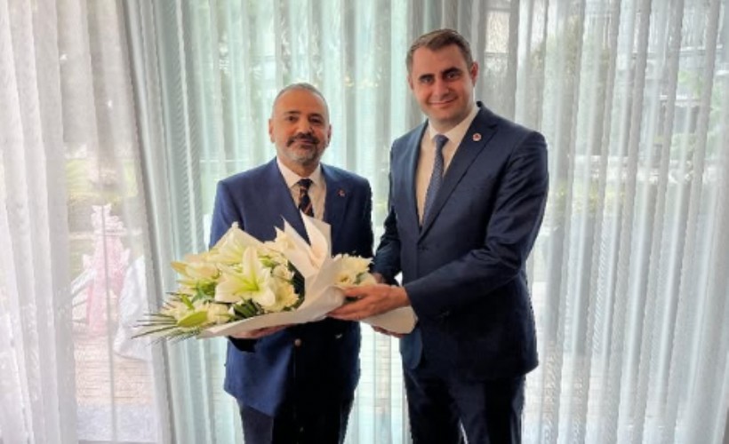 CHP İzmir'de ev hapsinde temsili devir-teslim!
