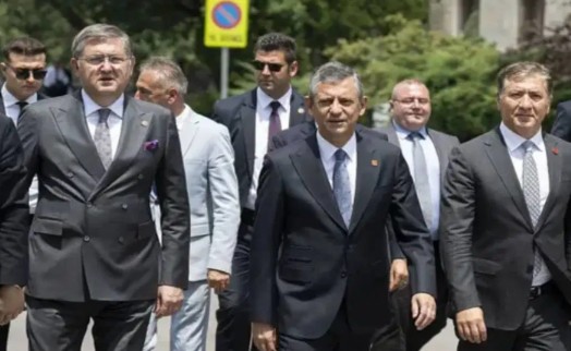 CHP, kurultay öncesi kongrelerde hızlandı: Birlik ve adalet vurgusu