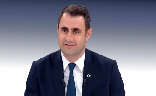 Çağatay Güç mazbatasını alıyor