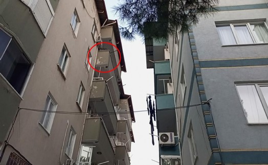 Çamaşır asarken balkondan düşüp hayatını kaybetti