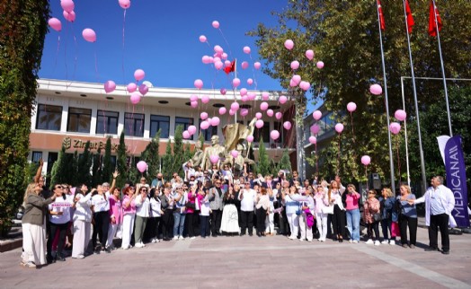Çeşme'de sağlığa 'Pembe Adımlar' atıldı