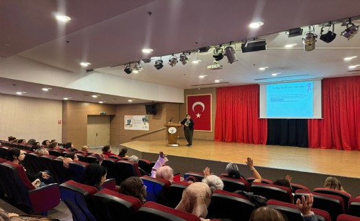 Çiğli Belediyesi'nden meme kanseri farkındalık semineri