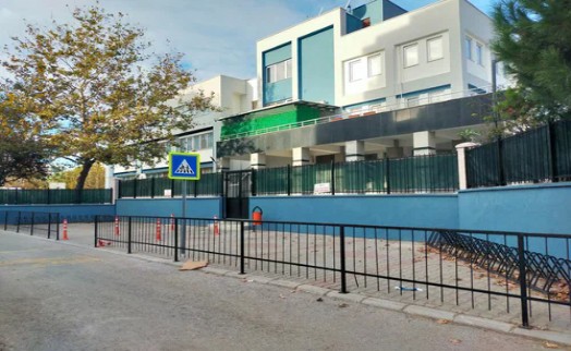 Çiğli'de eğitim krizi: Ders saatleri azaldı, ücret talep edildi!