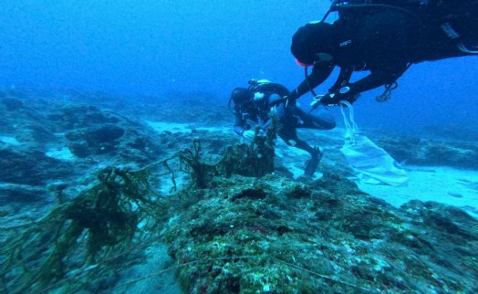 Datça'da deniz dibindeki hayalet ağlar çıkarıldı
