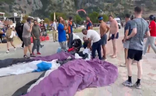 Fethiye'de yamaç paraşütleri havada çarpıştı: 3 yaralı