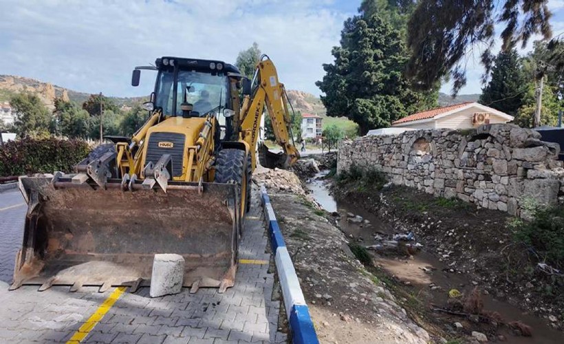 Foça'da selin izleri siliniyor