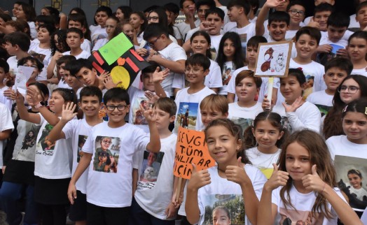 Hayvanları Koruma Günü'nde sevdikleri hayvan fotoğraflarını tişörte bastırdılar