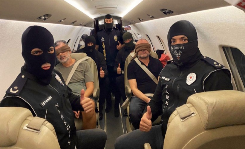 İçişleri Bakanı Yerlikaya: Kırmızı bültenle aranan 2 organize suç örgütü üyesi Türkiye'ye getirildi