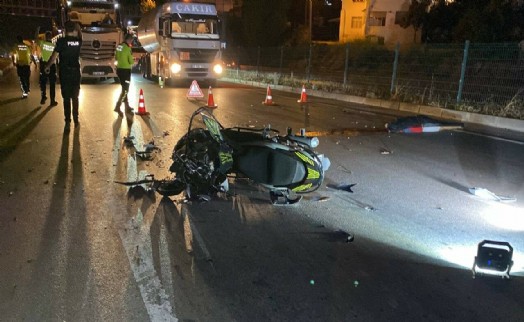 İş makinesine arkadan çarpan motosikletin sürücüsü feci şekilde can verdi