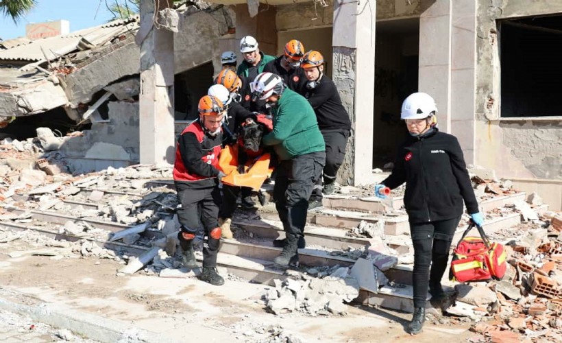 İzmir'de 6,6'lık deprem senaryolu gerçeği aratmayan deprem tatbikatı!