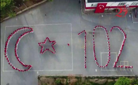 İzmir'de öğrencilerden 29 Ekim'e özel koreografi