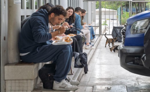İzmir'de anne eli lezzetinde ücretsiz yemek