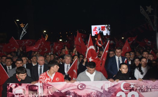 İzmir'de fener alayı yürüyüşü yapıldı