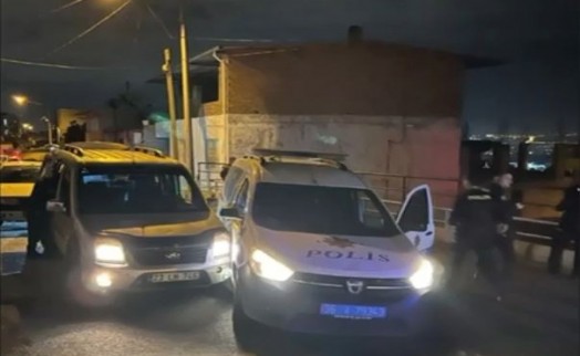 İzmir'de hırsızlıktan aranan firari uyuşturucu operasyonunda yakalandı