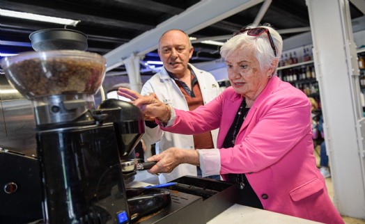 Jenerasyon farkı kapanıyor: İleri yaş baristalar iş başında