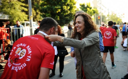 Karşıyaka Ata'dan Ana'ya koşuyor!