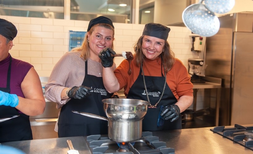 Karşıyaka'da dayanışma mutfağı