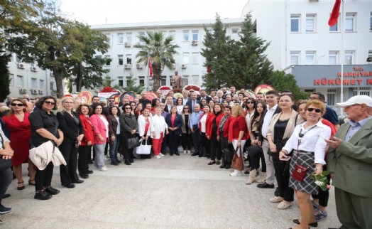 Karşıyaka'da 7'den 77'ye Cumhuriyet coşkusu!