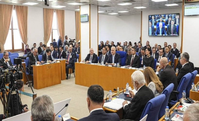 Komisyon gerildi, Numan Kurtulmuş salonu terk etti