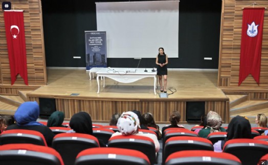 Konak'ta ‘Mutlu Çocuklar'ın anneleri seminere katıldı