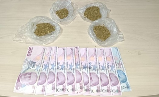 Manisa'da uyuşturucu operasyonu; 2 tutuklama