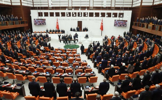 Meclis'te yeni dönem CHP'siz başlıyor: Erdoğan'a ayakta karşılama