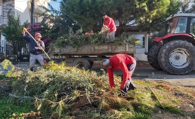 Menderes Belediyesi bahçe ve mobilya atıklarını topladı
