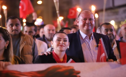 Menderes'in her noktasında Cumhuriyet coşkusu